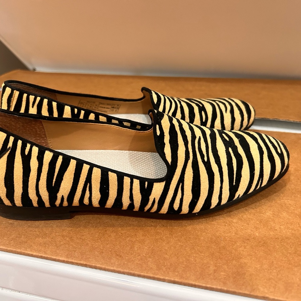 Vionic Women’s Size 7 Willa Tiger Velvet Leather Slip On Flat Loafers
